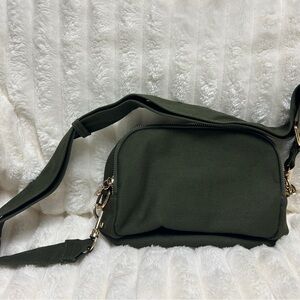 💚 NWT Handmade Crossbody Olive Green